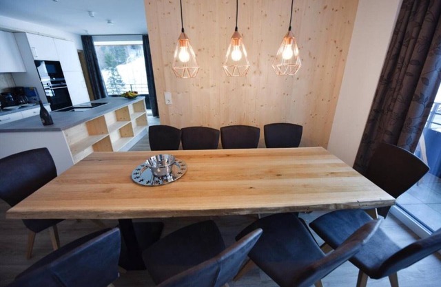C(h)illas Appartements- Apartment 8-10 persons 4 bedrooms direct ski slope