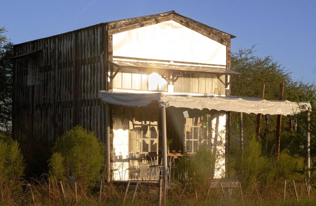 Cabaña de Estilo en entorno Natural único a 2 km del río Negro y 5 k de Mercedes