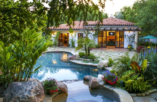 Cabana Las Floras - Serene Tropical Paradise with Pool, Spa, and WiFi