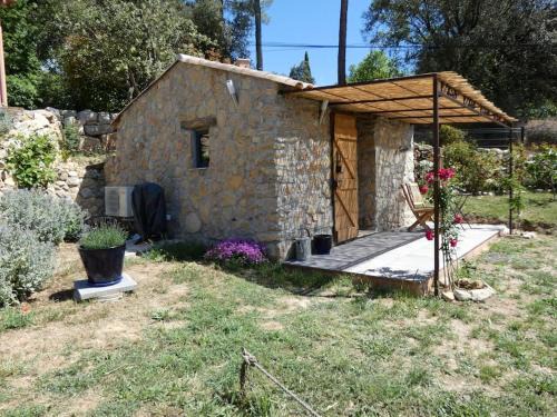 CABANON PROVENCAL EN PIERRES et ACCES PISCINE LUXE