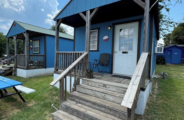 Cabin 2 - Cozy Lake View Retreat with Free Fishing, Marina Access, Free Fishing