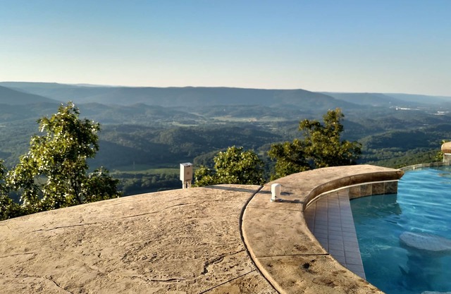 Cabin at the Ledge