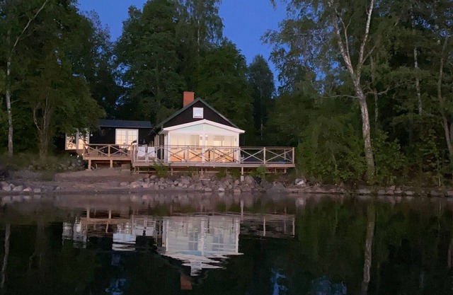 Cabin directly by the lake with its own bathing area