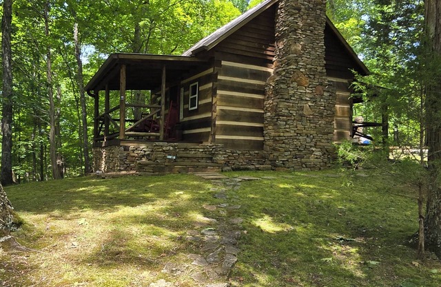 "Cabin for Two" Smoky Mtn Tourist Area/Pool/Fire Pitn