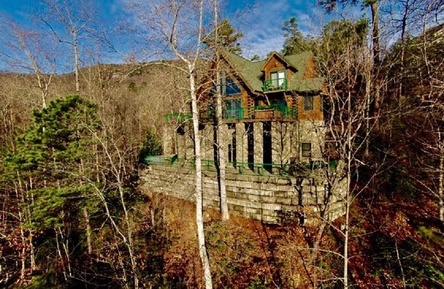 Cabin, hot tub, High Speed Internet, fire pit, resort, hiking, boating,spa,golf