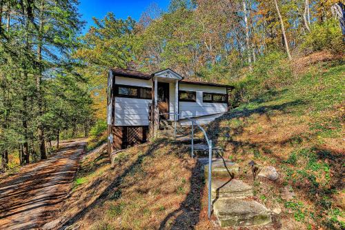 Cabin in Nature at Cliffwood Colony