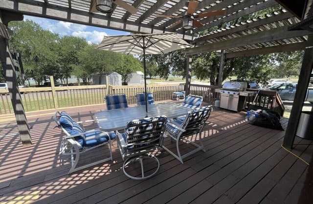 Cabin located on Lake Lewisville