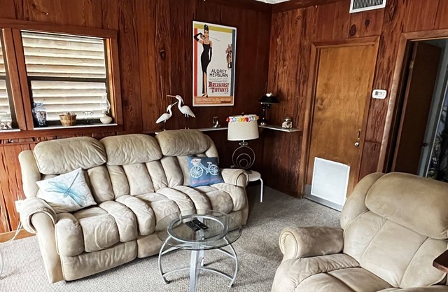 Cabin on Cedar Key Canal w/Hot Tub and Golf Cart -5 min from Downtown