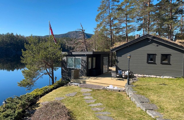 Cabin pearl at Seljordsvatn with its own annex, jetty, private beach and boat