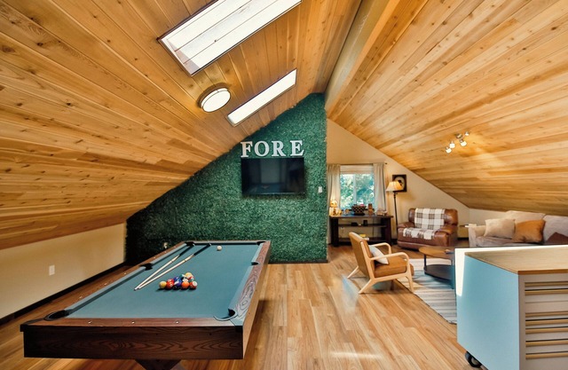 Caddy Shack Chateau- Spacious 4 bd/3.5b+Game Room, only 6 miles to Bandon Dunes!