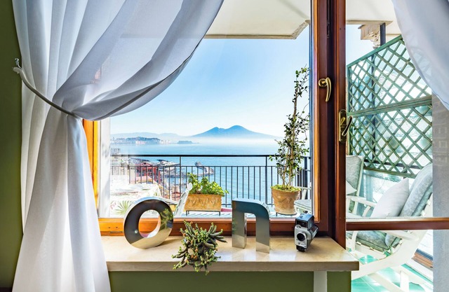 CaHouse - Three Bedroom Apartment, Sleeps 9