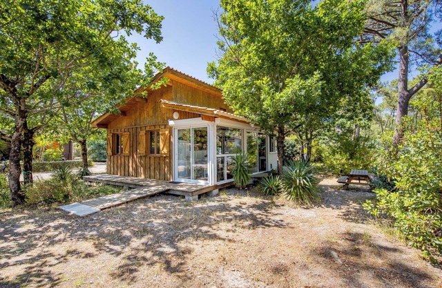 Californie 48 – Relaxation in the Pine Forest with Shared Pool, Terrace, and Natural Atmosphere in Montalivet