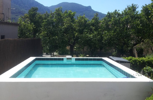 Calm family house with pool