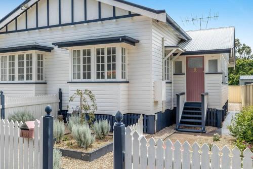 Camellia Cottage! CBD Diamond!