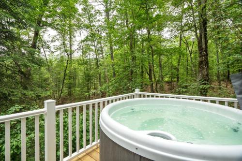 Camp Conway Hot Tub AC New Kitchen Deck