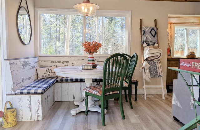 Camp Malarki 2 Cabins, Gated Yard, kids play area