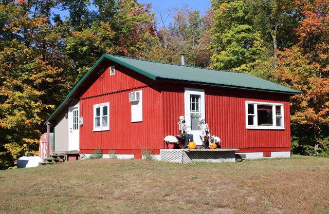 Campbell James Cabin & Bunkhouse on the Snowmobile & ATV Trails