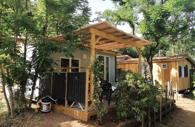 Camping maeva Escapades Coeur d'Ardèche * - 3-Room Comfort Chalet for 5 People with Air Conditioning + TV