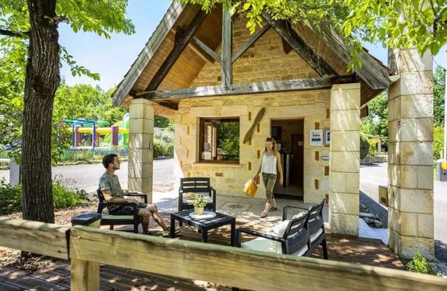 Camping Romanée Le Lou Castel* - 4-room mobile home for 6 people