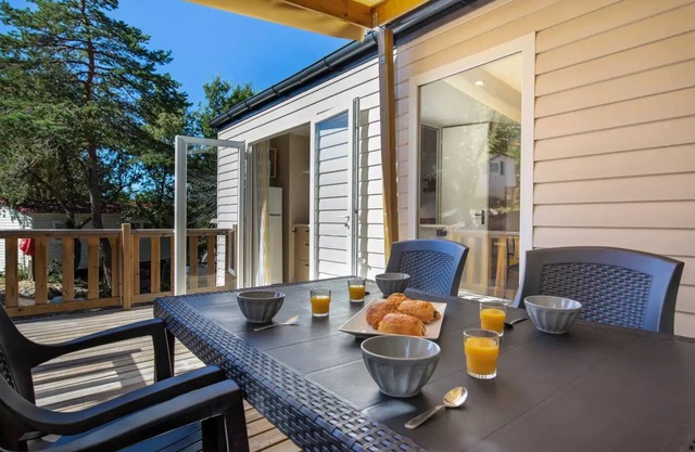 Camping Paradis La Pinède* - Mobile home Raimu 3 rooms 4/5 people Air-conditioned