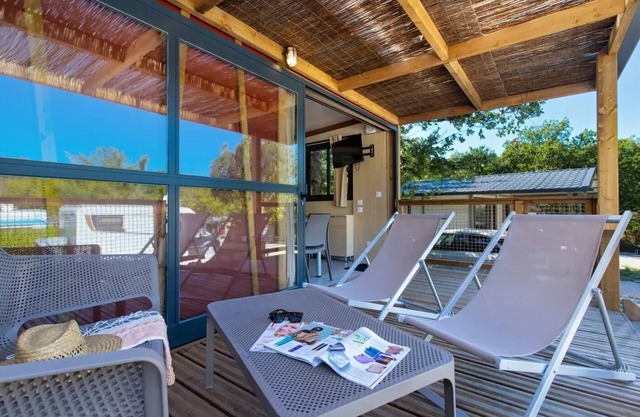 Camping Paradis La Pinède* - Chalet Mistral 3 Rooms 4/5 People Air-conditioned