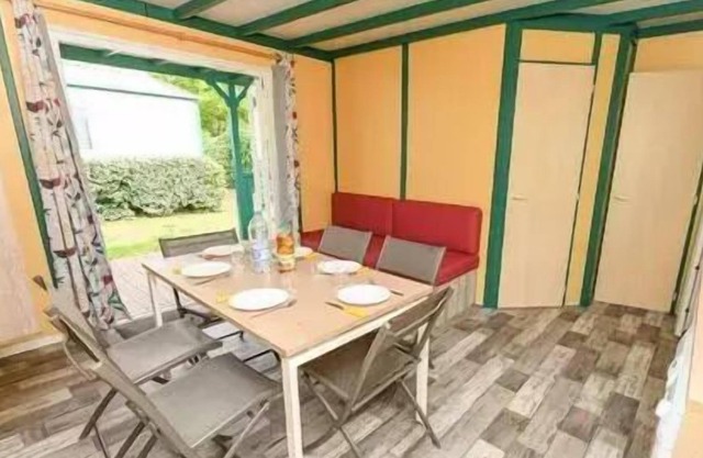 Camping Paradis - La Pomme De Pin - Chalet Pour 6 Personnes