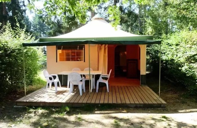 Campsite La Chanterelle* - Cyrus Canvas Bungalow 3 Rooms 4 People without sanitary facilities