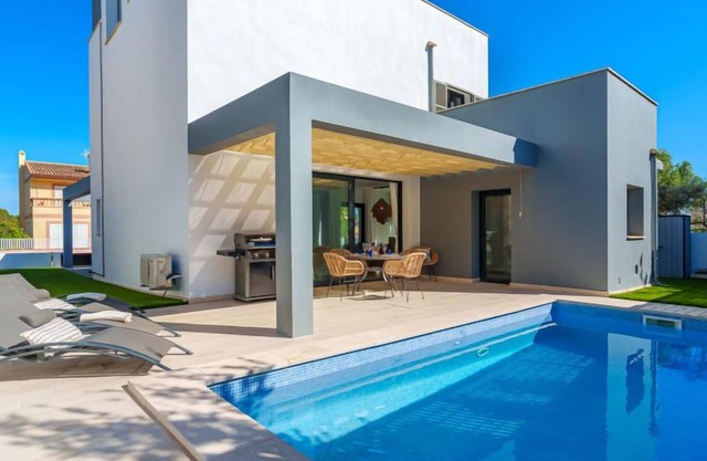 Can Aruna by Interhome