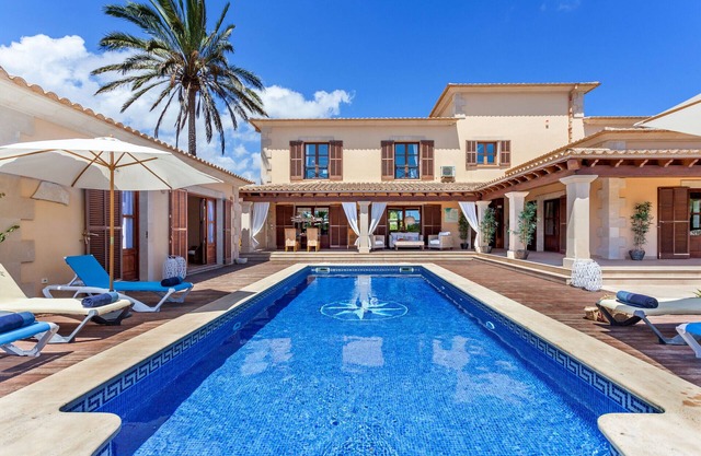Can Molino Holiday home with heated pool in peaceful surroundings near Santanyí, close to the beach