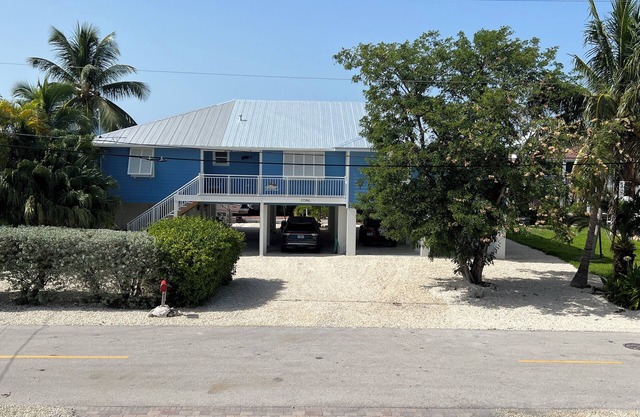 Canal Front Home to Dock and lift your boat in Lower Keys Paradise