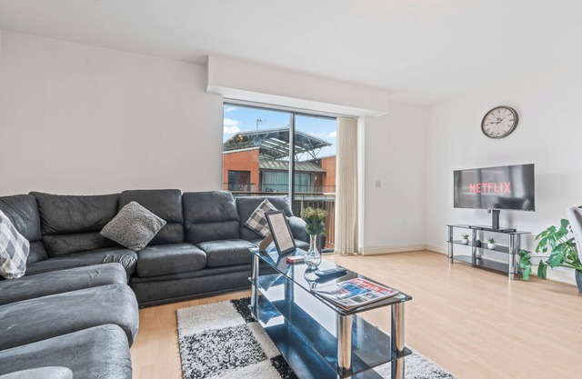 Canal-Side | Ensuite | Walk to Broad St & Utilita