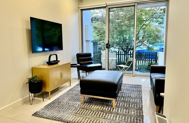 Canberra Accommodation - modern 2BR townhouse in Crace - Free Wifi & parking