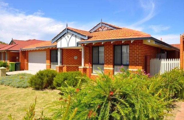 Cannington Home Accommodation House 2 (4 bedrooms & 2 bathrooms)