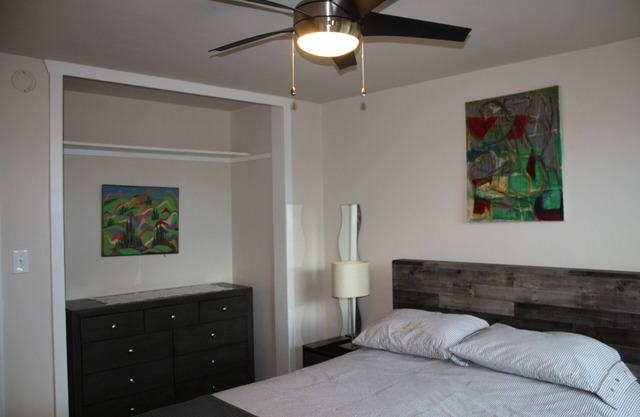 Canyonside Linda Vista Apartment, Close to All Off Street Parking