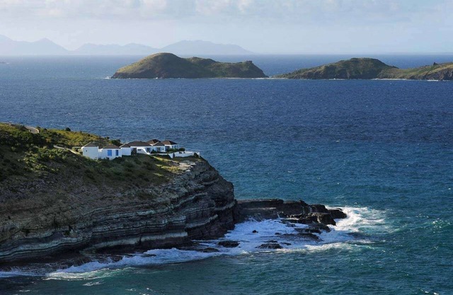 Cap au Vent- Set over the sea, privacy & unique views, Italian/Mexican influence