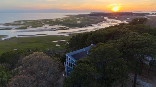 Cape Getaway by Leavetown Vacations