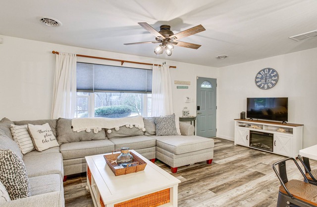 Cape May Home w/Deck ~ 2 Mi to Beach!