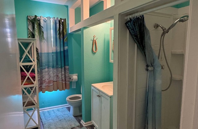 Captain's Quarters Charming 3-bedroom house in lovely Port O'Connor TX with AC