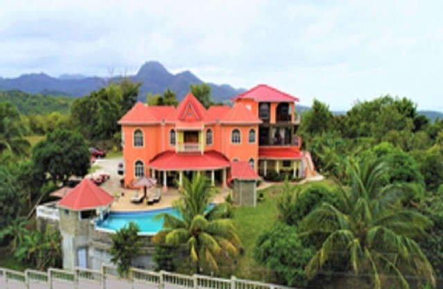 Captivating Mountain Views, Ocean Views, Romantic getaway