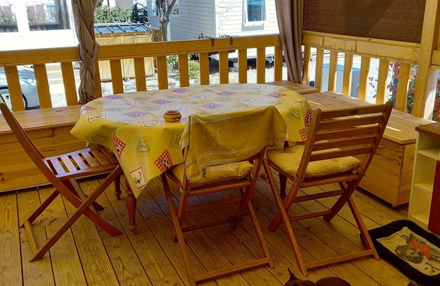 Caravan "Mobil-home Camping" with Mountain View, Shared Heated Pool & Wi-Fi