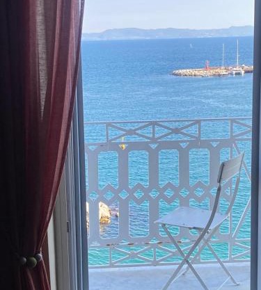 Caracciolo Seafront Charme Home