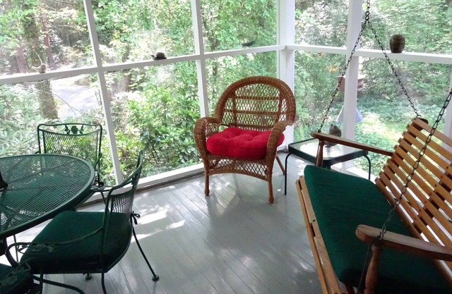 Cardinal Cottage, Great Location, Beautiful Setting, Private Comfy Wh.Squirrels