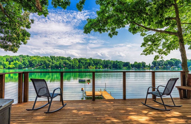 Carefree Lakefront Cottage/11 mins to skiing