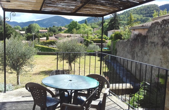 "Carlota "Semi-troglodyte house 200m from all amenities