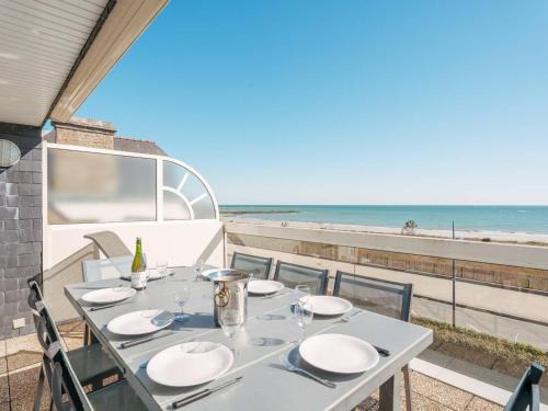Carnac - Triplex 2 pièces + mezzanine, 85m², 1 chambre, Parking, Proche plage - FR-1-477-84