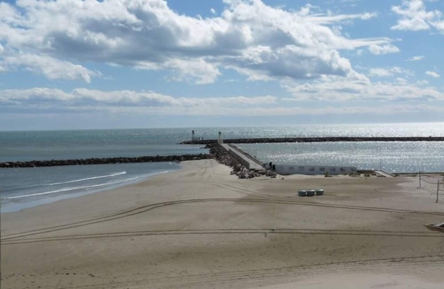 Carnon Plage Apartment 1st line of sea, ideal for beach lovers and water sports