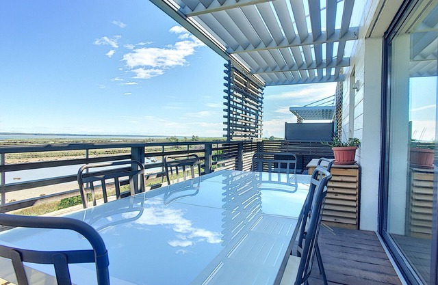 Carnon: Spacious 1BR with balcony, AC, garage