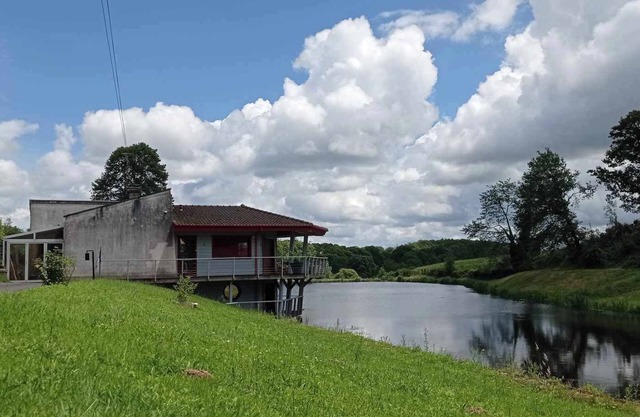 Carp fishing lodge in an idyllic green setting!
