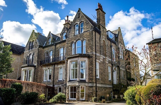 Carr Croft Lodge - Ilkley Centre