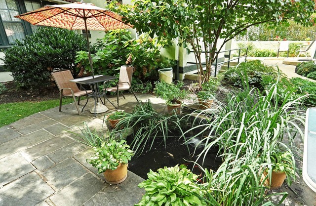 Carriage House w/Fireplace, Jacuzzi Tub & Firepit